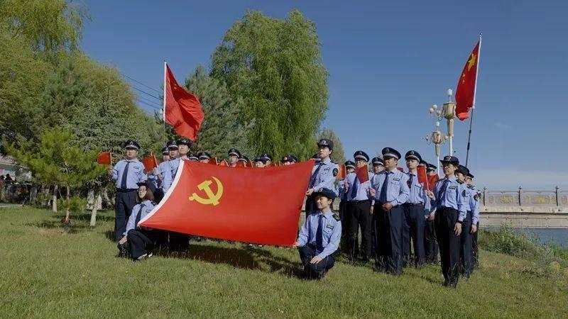 A股银行股触底回升，四大行悉数翻红